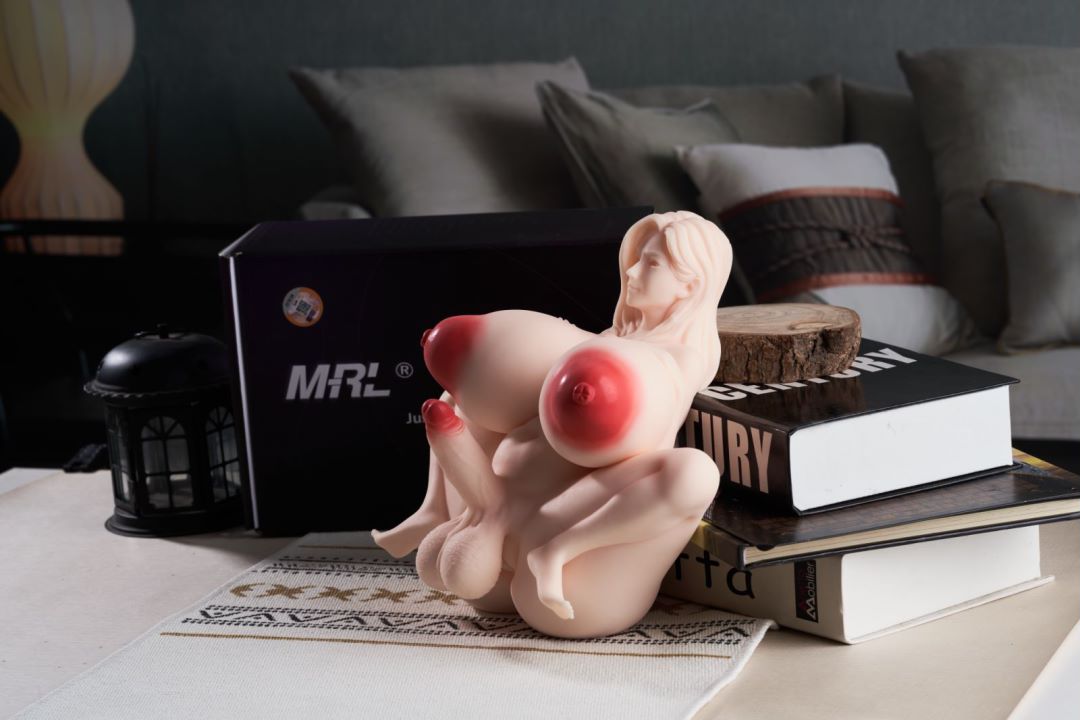 Erotic Female Figurine with Pronounced Curves – Modern Art Collectible for Adult Home Decor